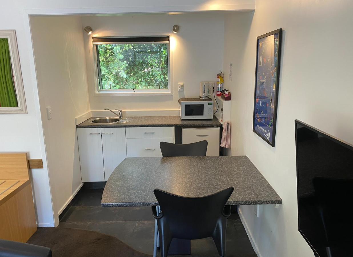 Colonial House Motel 4*