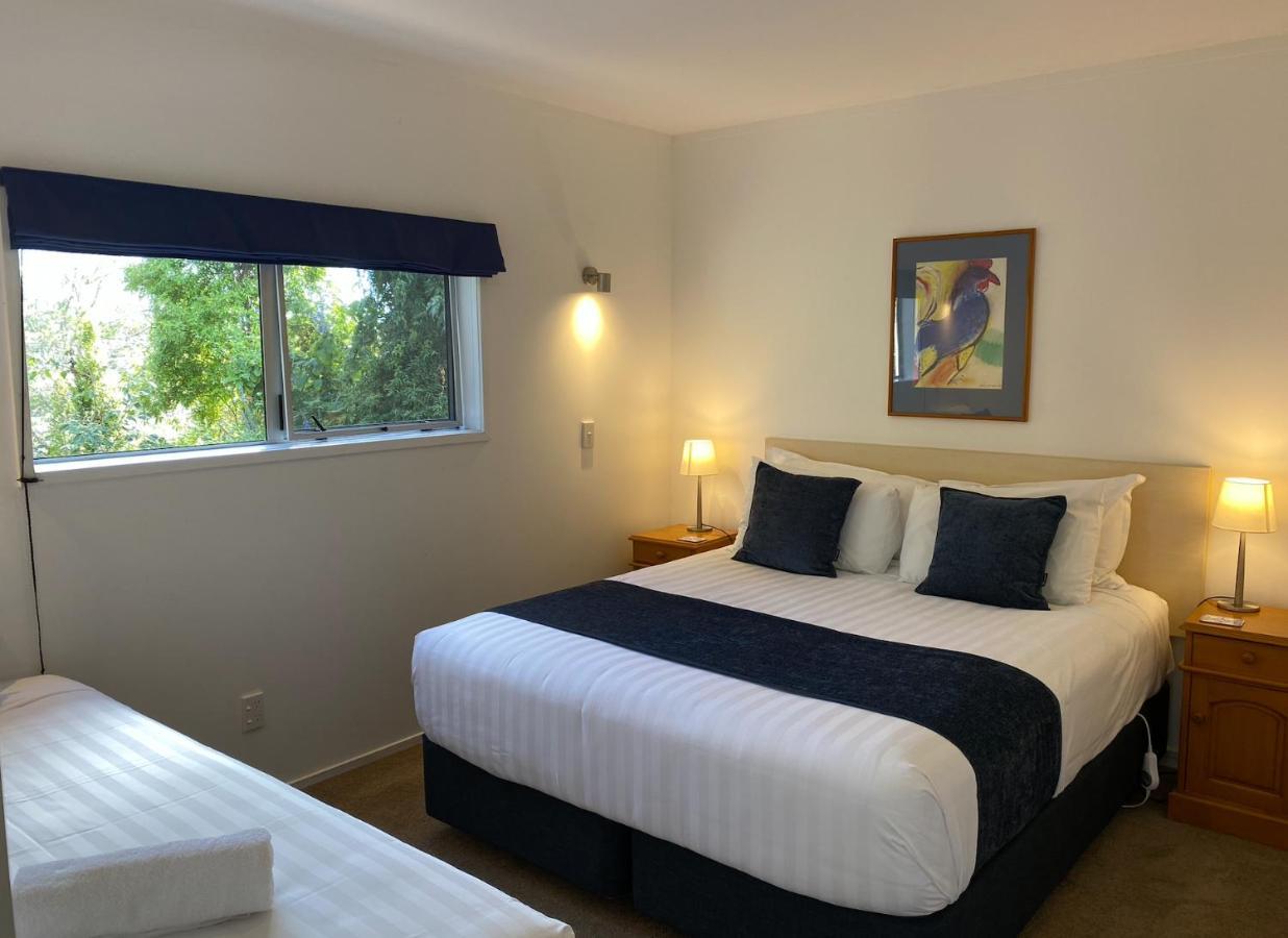 Colonial House Motel 4*