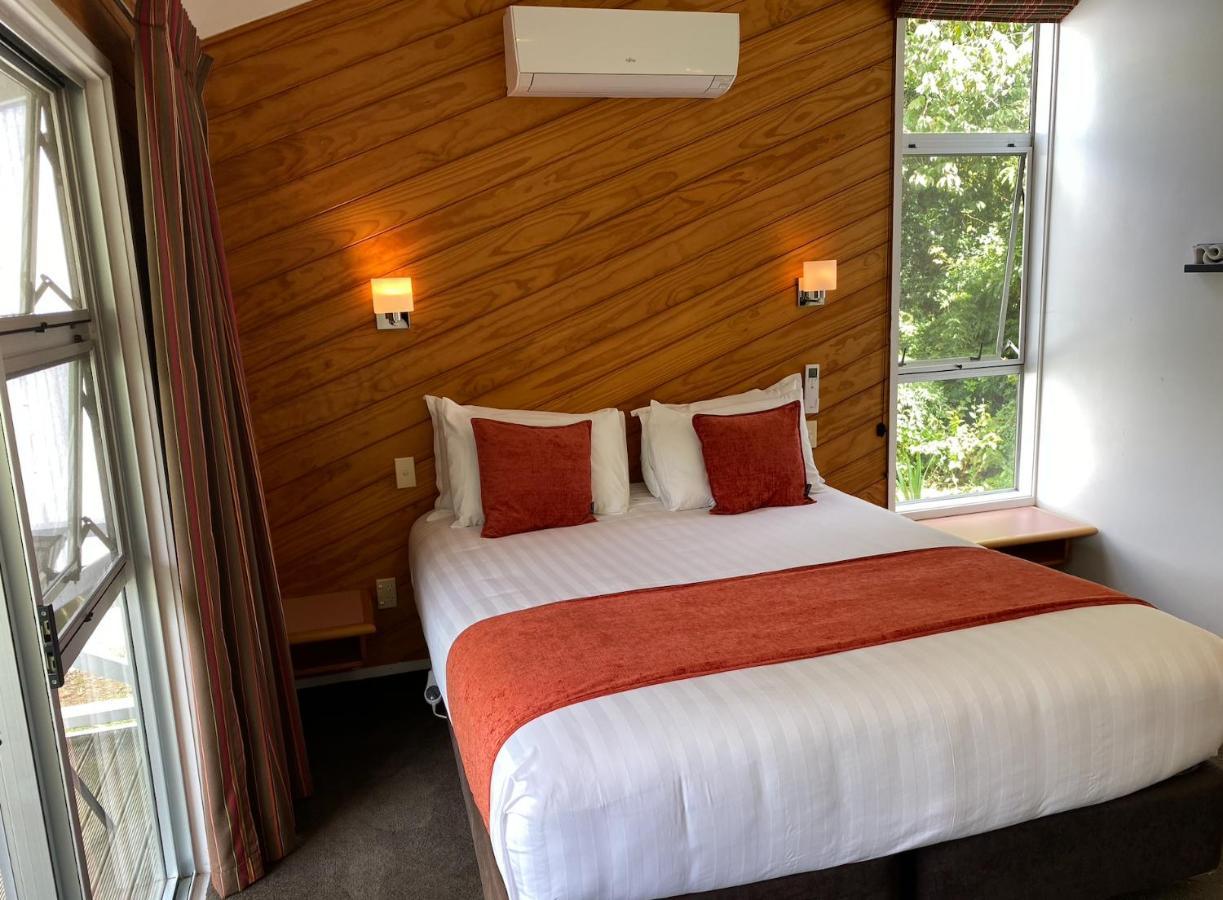 Colonial House Motel 4*
